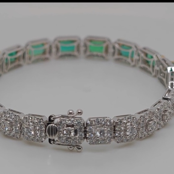 24.84 Carats Emerald and White Diamond White Gold Bracelet - Picture 4 of 6